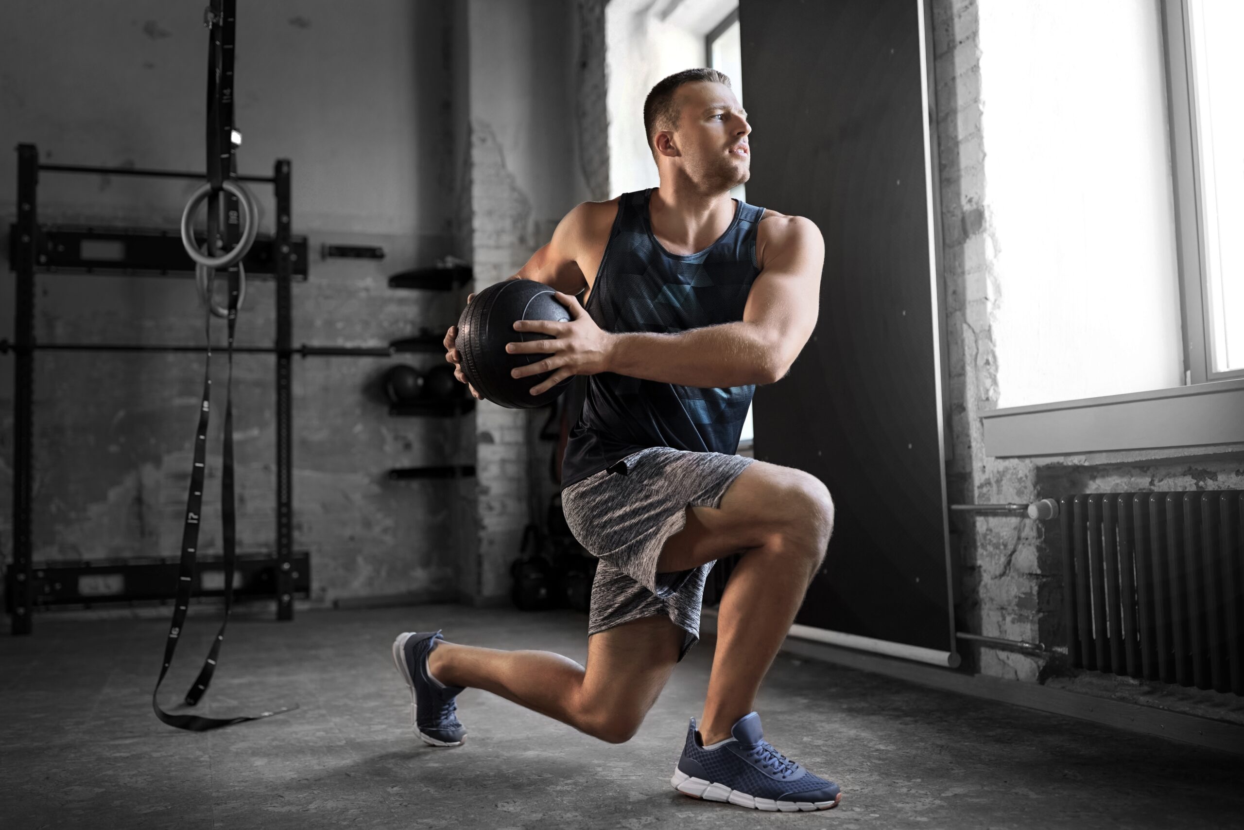 Man-working-out-with-medicine-ball